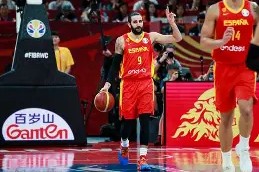 开云体育官网-欧洲篮球传奇再现：西班牙巨星回归母队谱写新篇章()