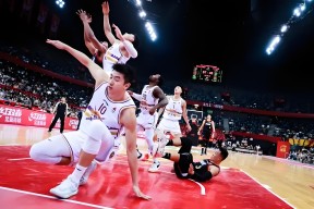 kaiyun sports-顶级篮球职业赛事激发球迷无限热情()