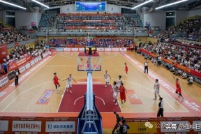 开云体育官网-体育场馆内篮球赛事精彩纷呈，现场热闹非凡()