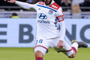 开云体育娱乐app-里昂客场力克雷恩，继续保持胜利势头赢得球迷支持()