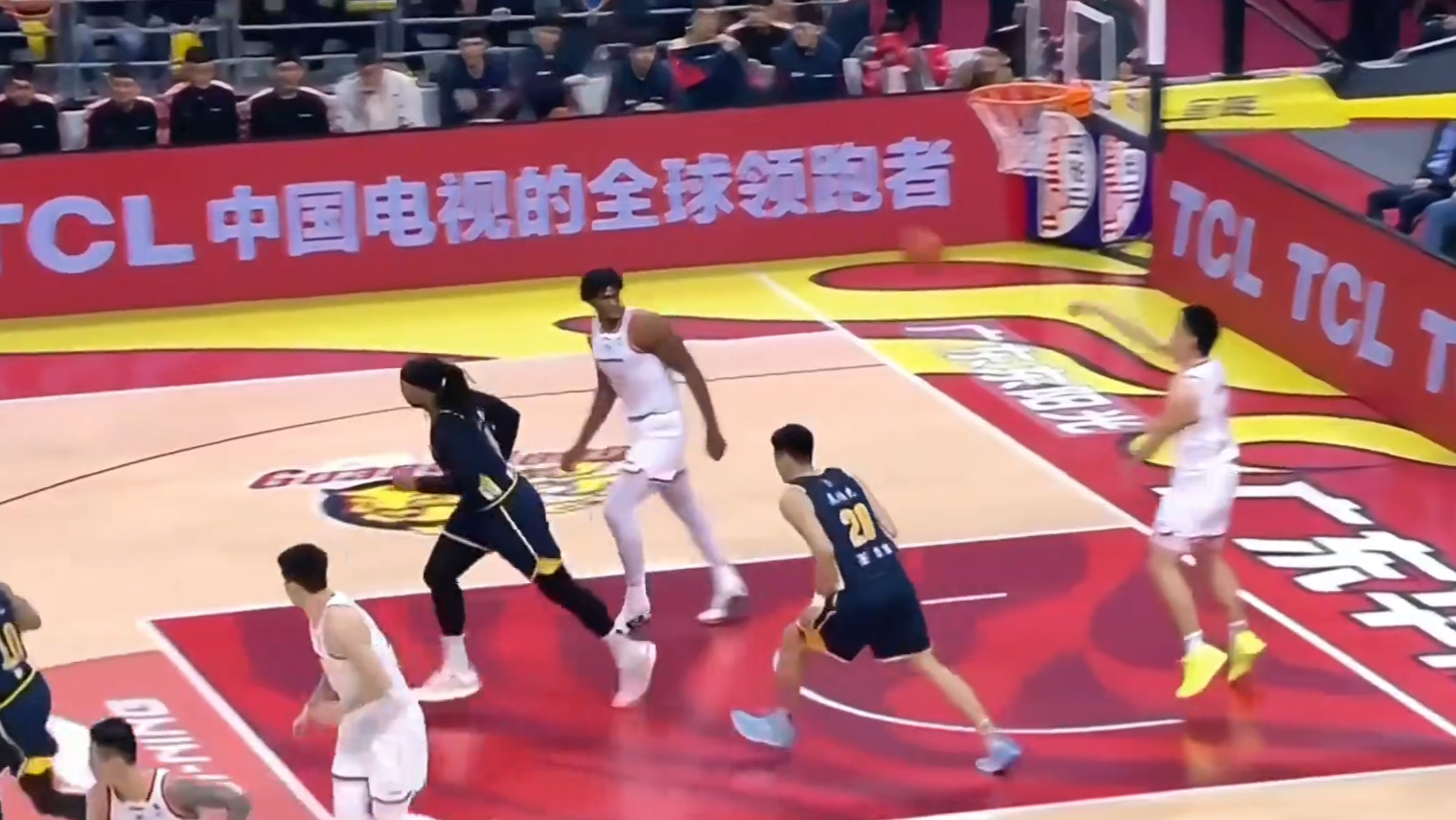 广东宏远全队状态回升，大胜对手()  第1张