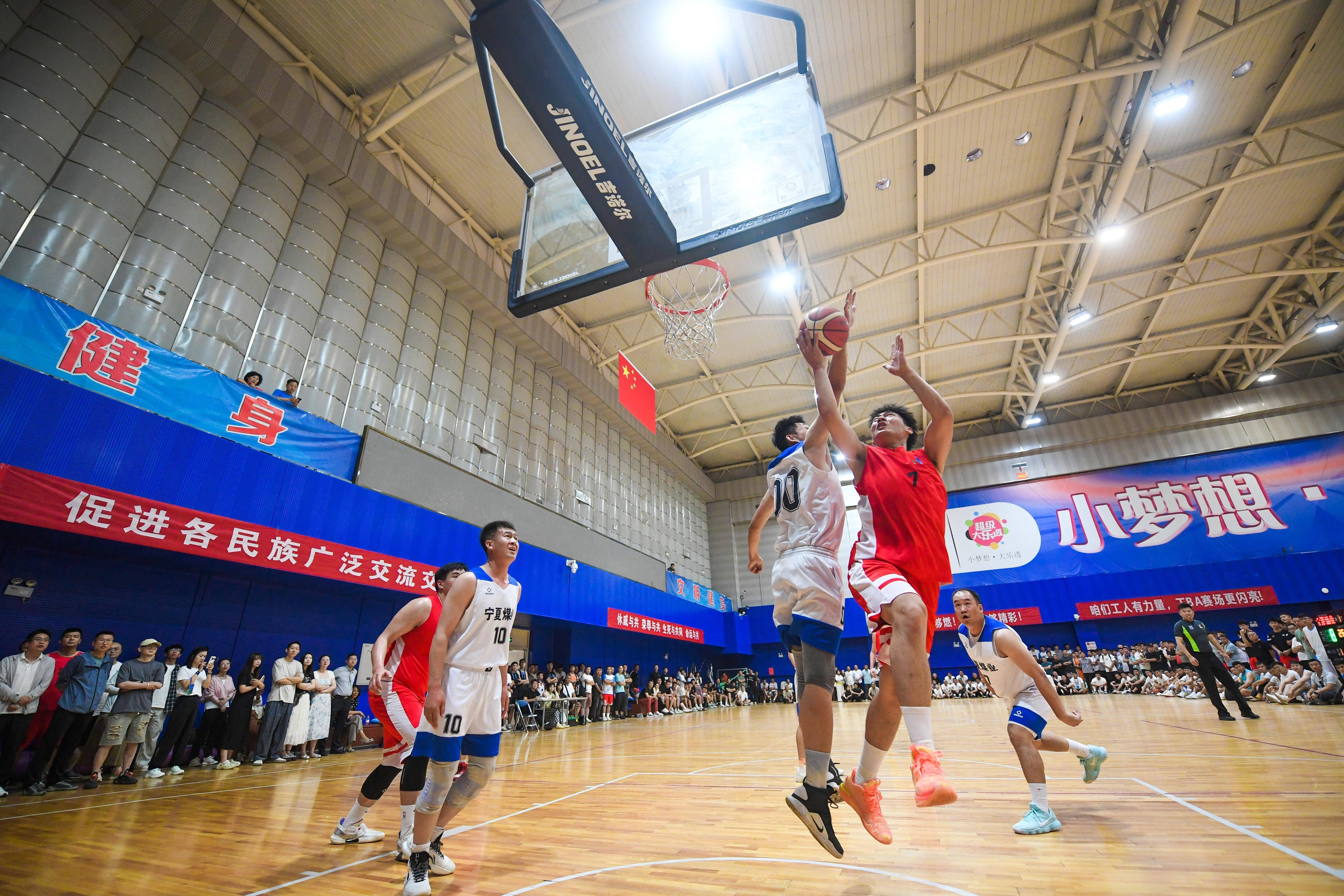 kaiyun sports-顶级篮球职业赛事激发球迷无限热情()  第2张