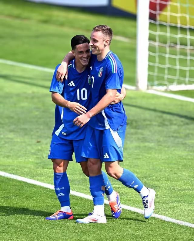 开云中国-意大利-完胜波黑，锁定小组第一名(意大利对阿尔巴尼亚的比分)  第2张