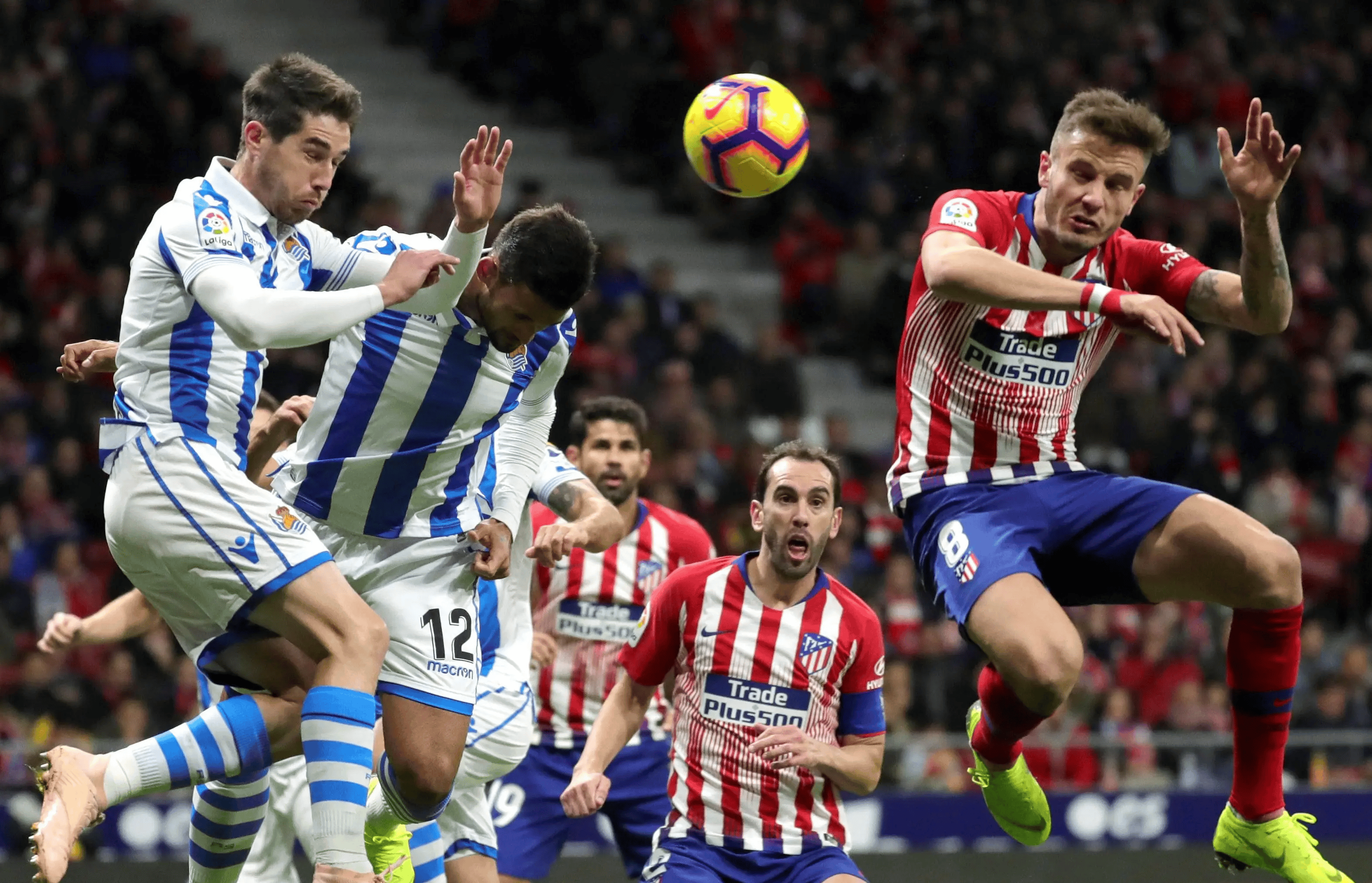 开云体育在线-马德里竞技主场大胜，西甲领头羊拼搏奔跑()  第2张