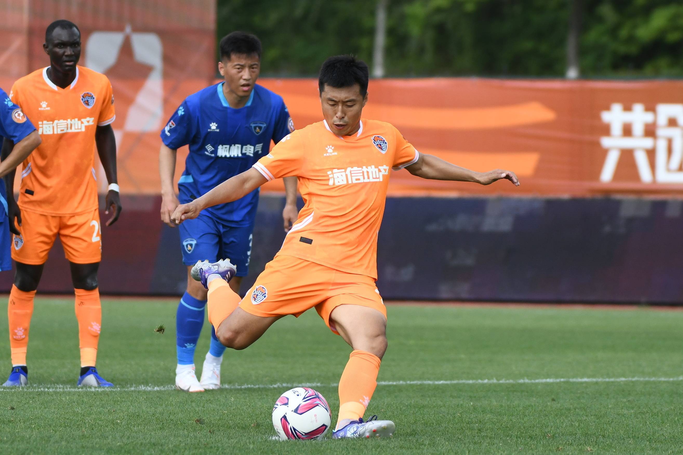 开云sports-广州富力主场遭大连一方逆转，中超战局变化()  第1张