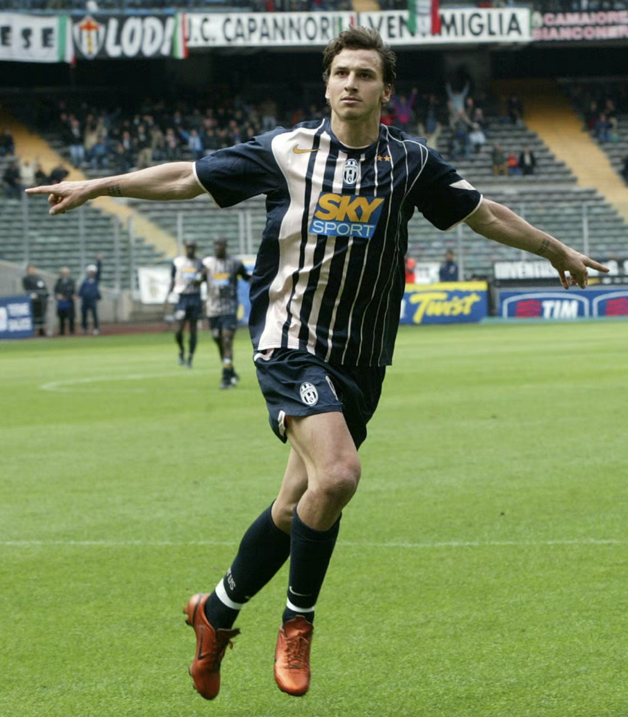 开云体育入口-瑞典冷血射手：伊布拉希莫维奇再次破门(伊布拉希莫维奇退役直播吧)  第2张