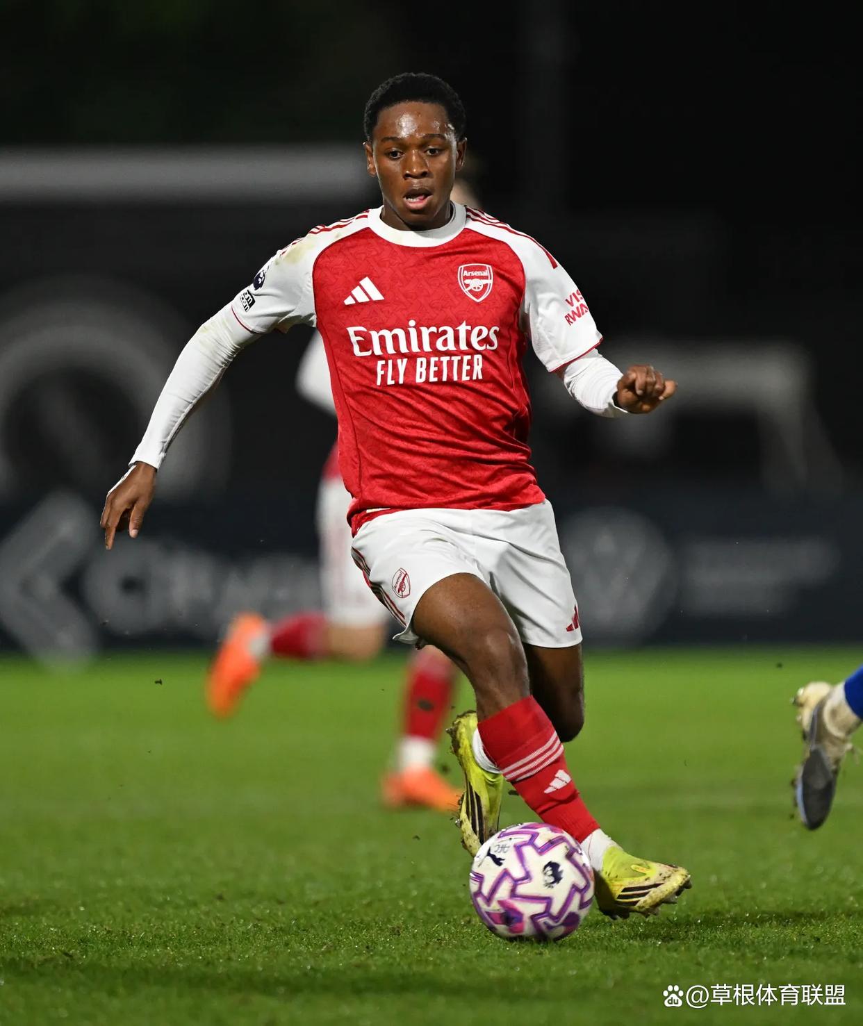 开云体育app-阿森纳青训球员荣升一线队,展现亮眼表现() 第2张 开云体育app-阿森纳青训球员荣升一线队,展现亮眼表现() 第2张