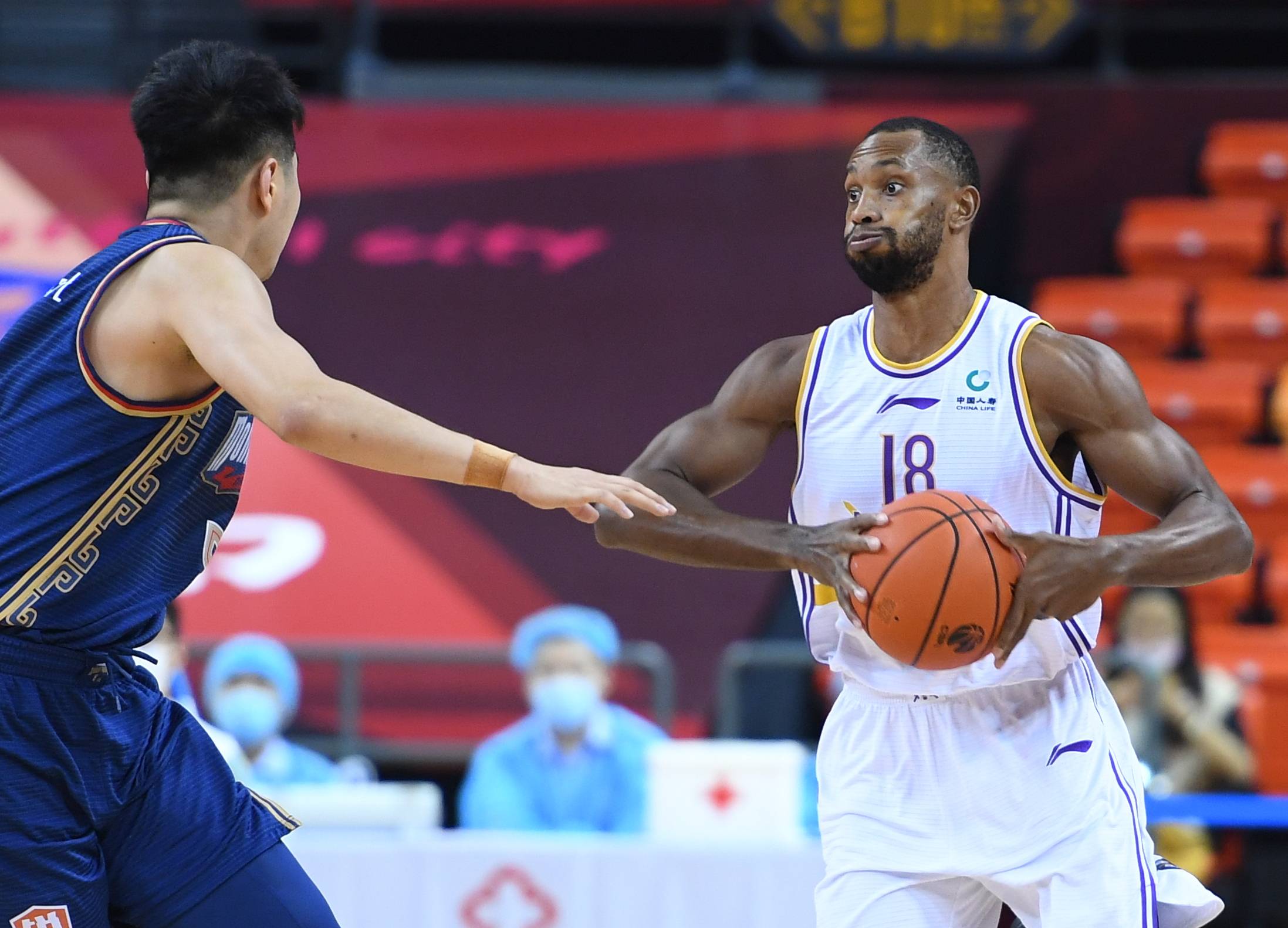 开云体育官网-上海之战点燃激情，冠军之路仍未明朗()  第2张