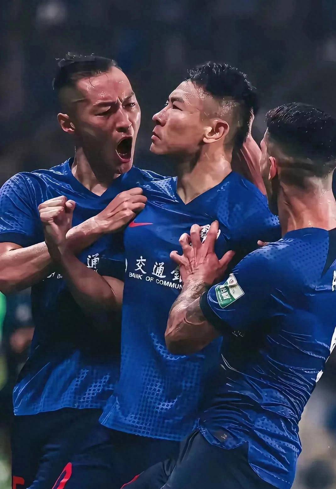 开云体育app-上海申花队员表现出色，赢得球迷赞誉()  第2张